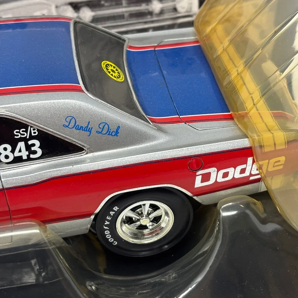 ERTL Supercar Collectibles 1968 Dick Landy Dodge Hemi Dart SS/B 1:18 Issue #2